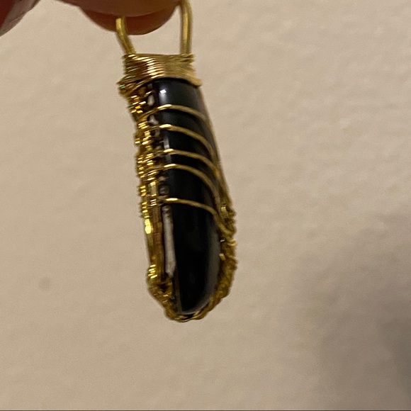Gold wire wrapped black onyx pendant NEW with box - Picture 4 of 7